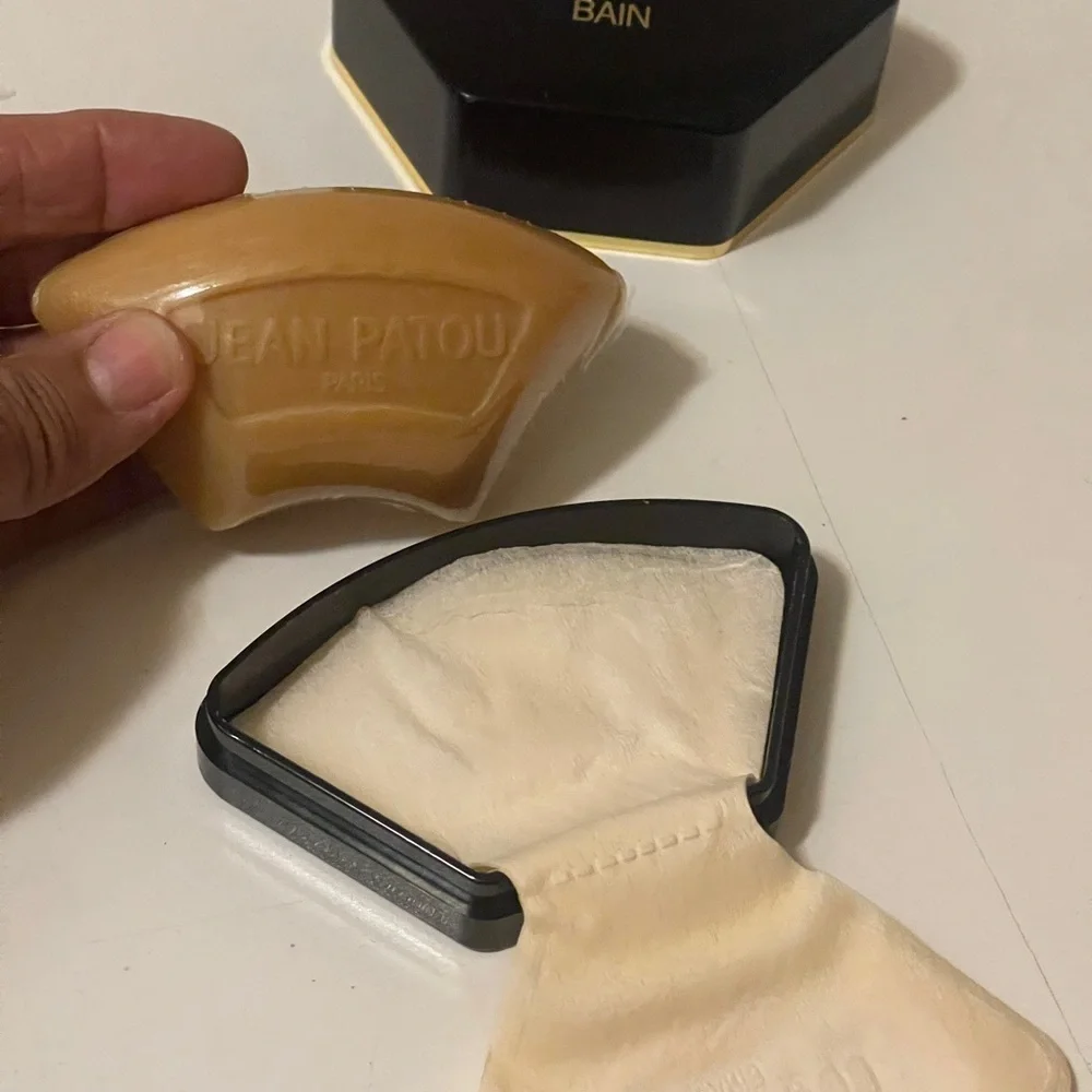 JOY DE BAIN 100G PERFUMED SOAP (NEW WITH BOX)
